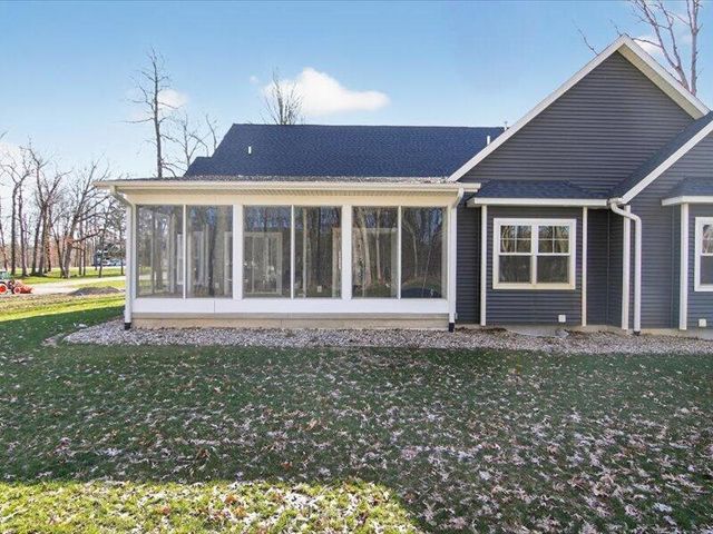 1132 Lochaven Circle, Hillsdale, MI 49242