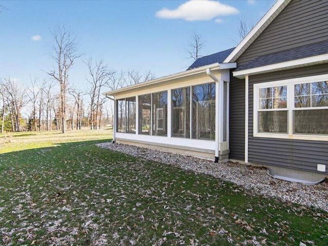 1132 Lochaven Circle, Hillsdale, MI 49242