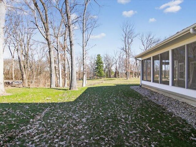 1132 Lochaven Circle, Hillsdale, MI 49242