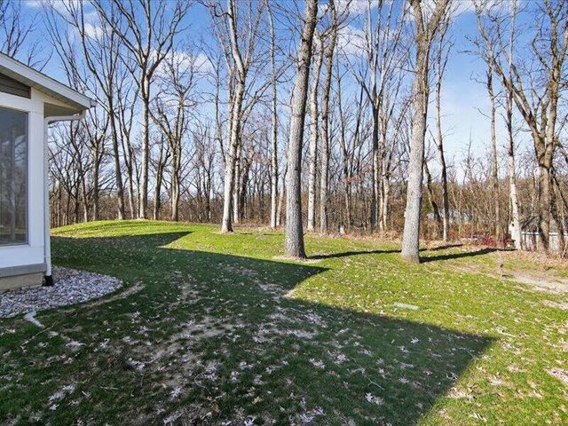 1132 Lochaven Circle, Hillsdale, MI 49242