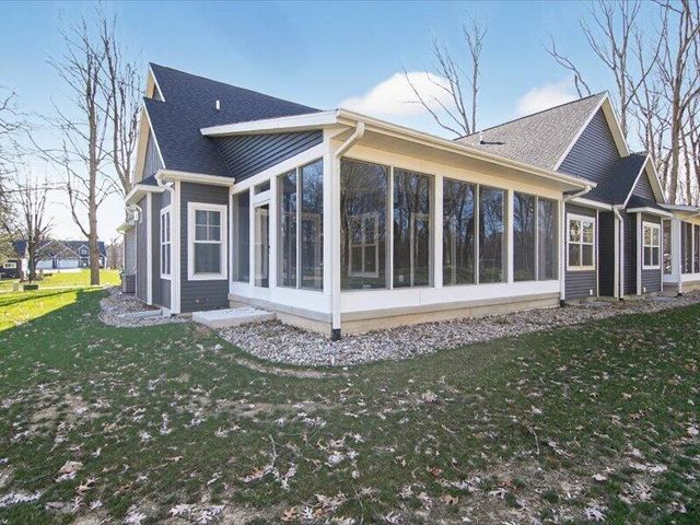 1132 Lochaven Circle, Hillsdale, MI 49242