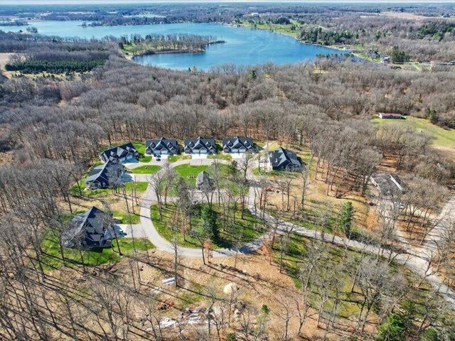1132 Lochaven Circle, Hillsdale, MI 49242