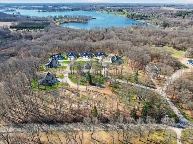 1132 Lochaven Circle, Hillsdale, MI 49242