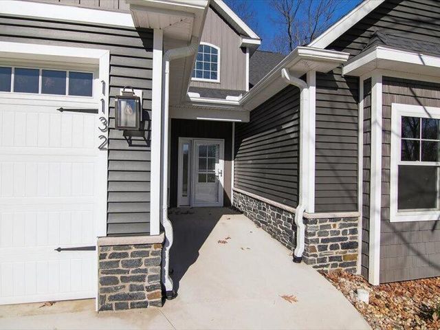 1132 Lochaven Circle, Hillsdale, MI 49242