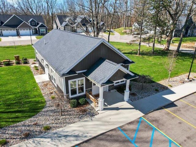 1132 Lochaven Circle, Hillsdale, MI 49242
