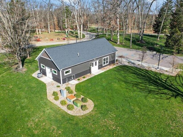 1132 Lochaven Circle, Hillsdale, MI 49242