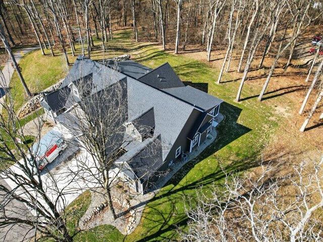 1132 Lochaven Circle, Hillsdale, MI 49242