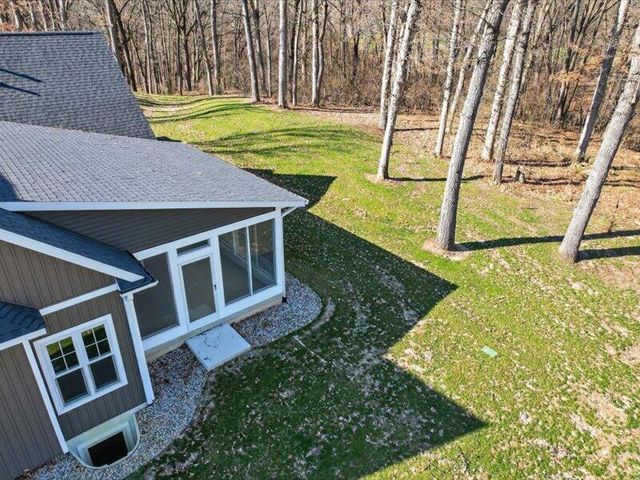 1132 Lochaven Circle, Hillsdale, MI 49242