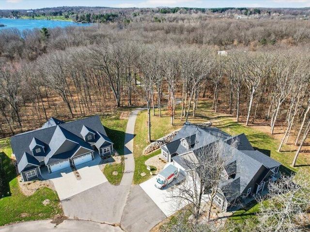 1132 Lochaven Circle, Hillsdale, MI 49242