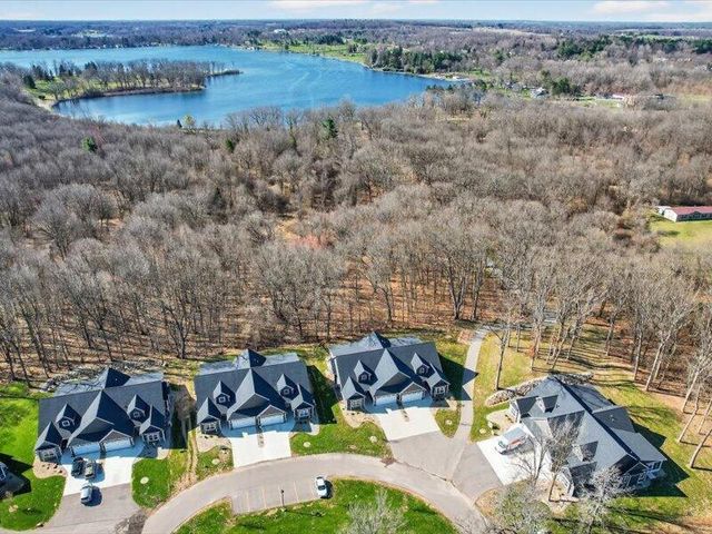 1132 Lochaven Circle, Hillsdale, MI 49242