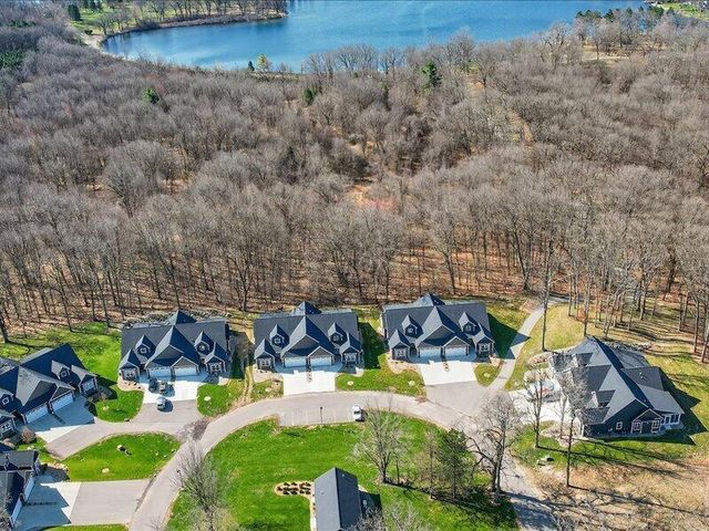 1132 Lochaven Circle, Hillsdale, MI 49242