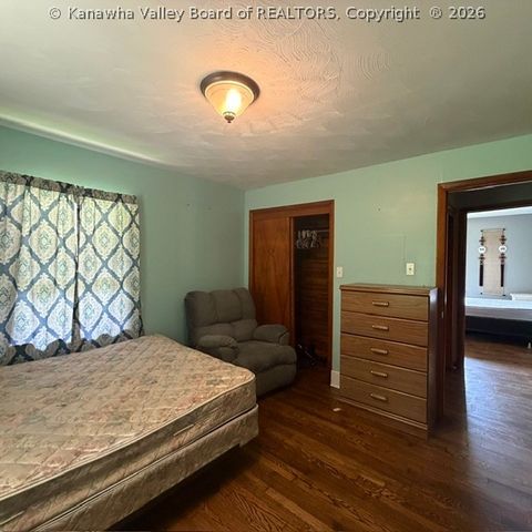 4790 Charleston Road, Poca, WV 25159