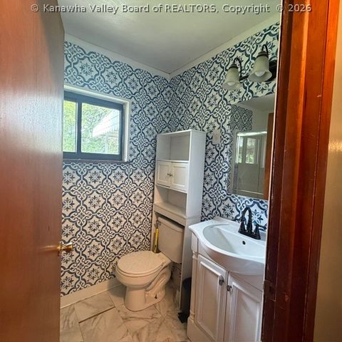 4790 Charleston Road, Poca, WV 25159