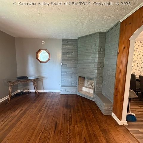 4790 Charleston Road, Poca, WV 25159
