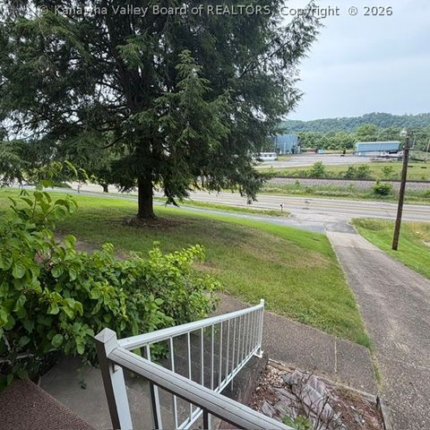 4790 Charleston Road, Poca, WV 25159