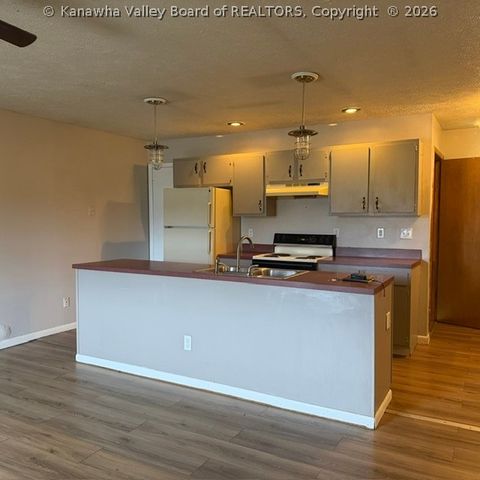 4790 Charleston Road, Poca, WV 25159