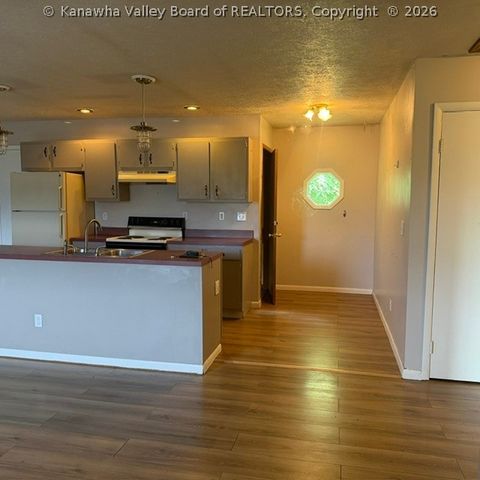 4790 Charleston Road, Poca, WV 25159