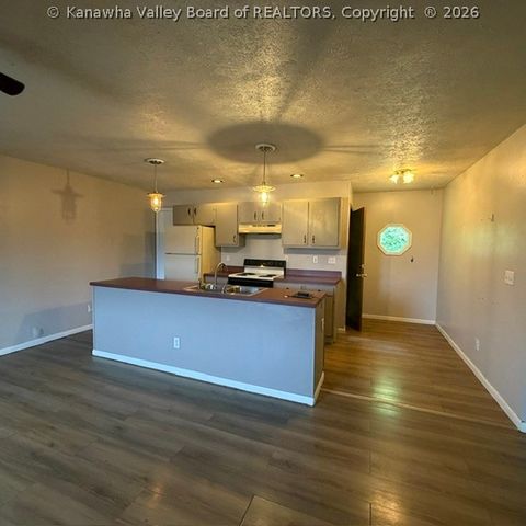 4790 Charleston Road, Poca, WV 25159