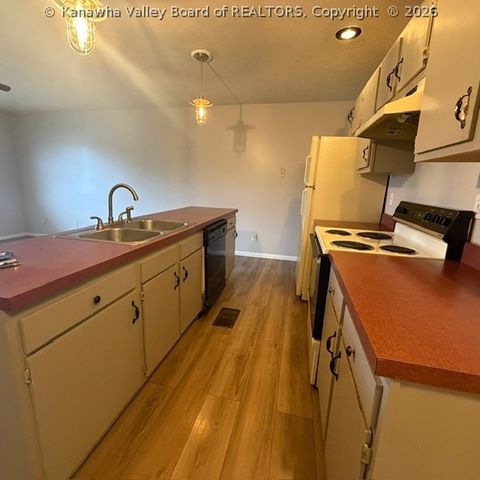 4790 Charleston Road, Poca, WV 25159
