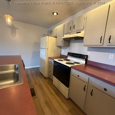 4790 Charleston Road, Poca, WV 25159