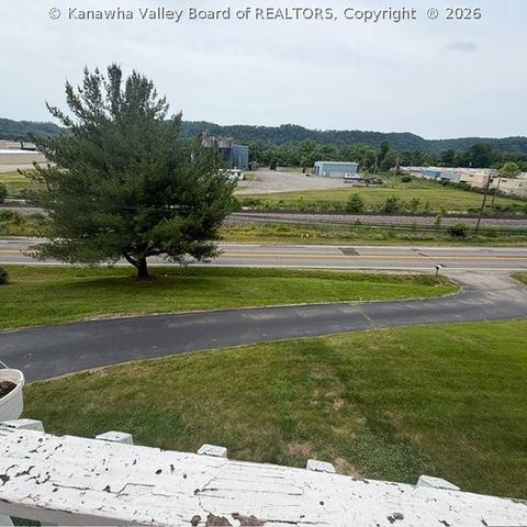 4790 Charleston Road, Poca, WV 25159