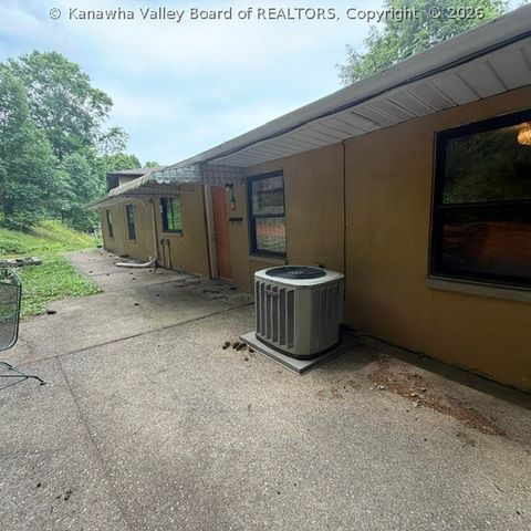 4790 Charleston Road, Poca, WV 25159