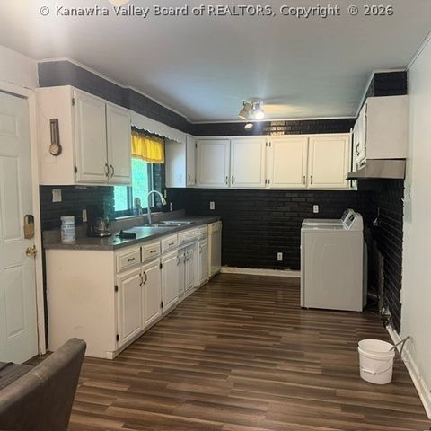 4790 Charleston Road, Poca, WV 25159