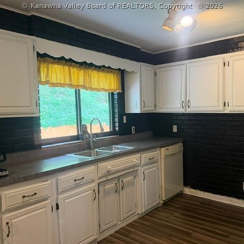 4790 Charleston Road, Poca, WV 25159