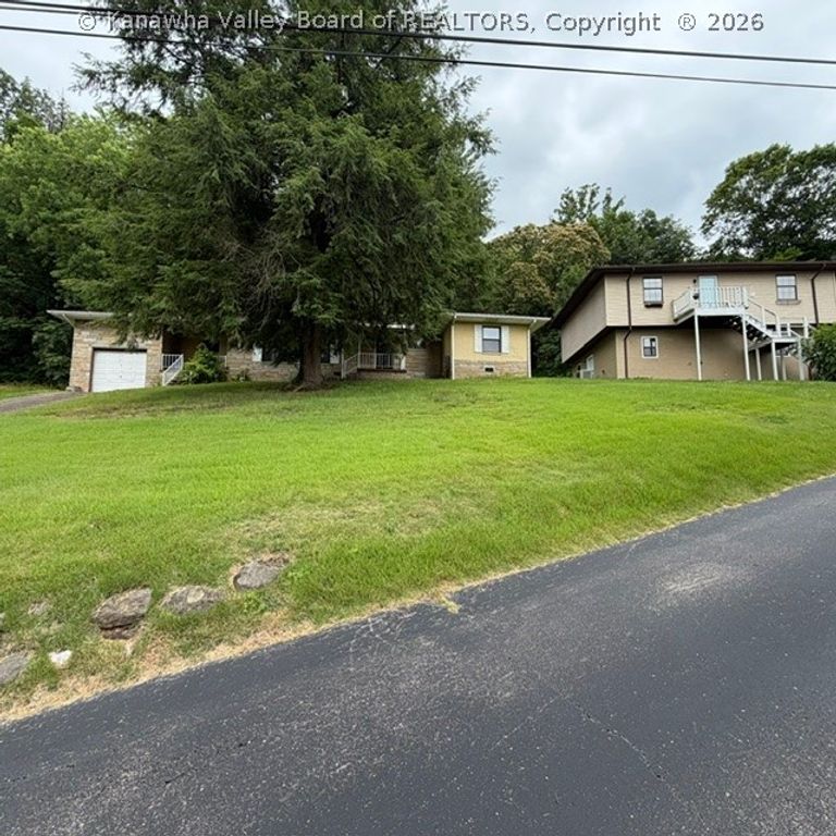 4790 Charleston Road, Poca, WV 25159