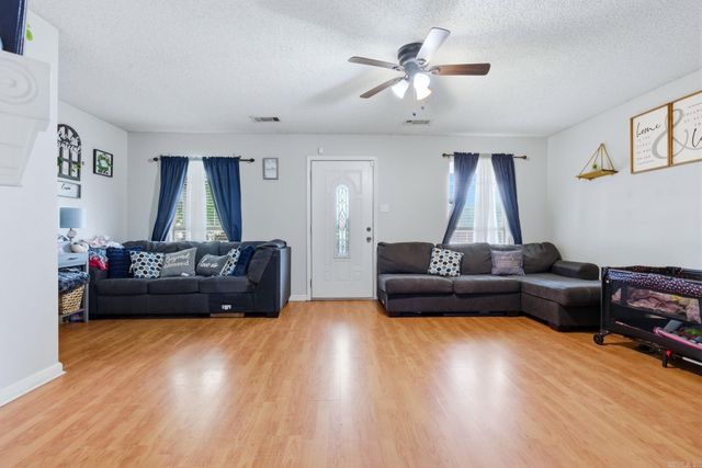 1126 Oakview Cove, Benton, AR 72015