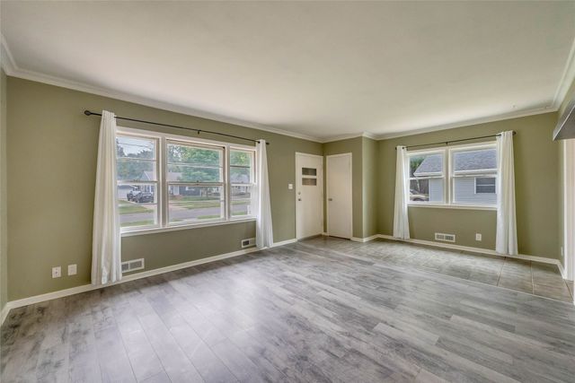 3600 52nd Street, Des Moines, IA 50310