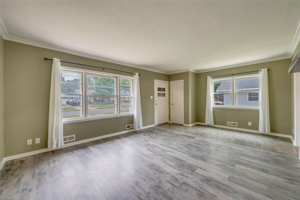 3600 52nd Street, Des Moines, IA 50310