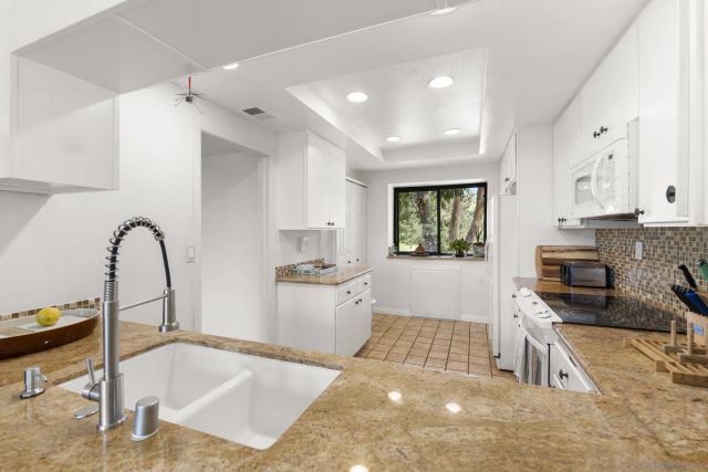 2501 Navarra 121, Carlsbad, CA 92009
