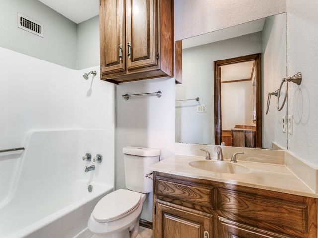 2400 Summit View Drive, Bedford, TX 76021