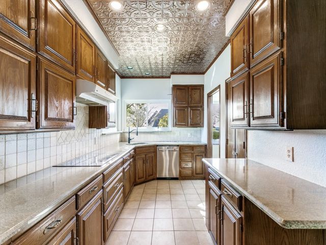 2400 Summit View Drive, Bedford, TX 76021