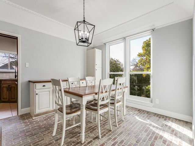 2400 Summit View Drive, Bedford, TX 76021