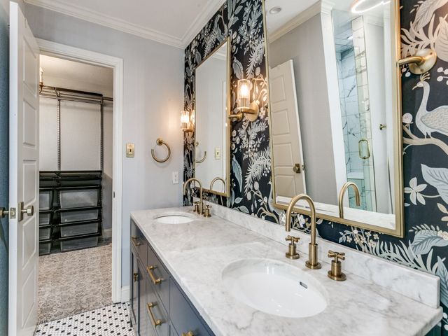 2400 Summit View Drive, Bedford, TX 76021