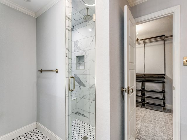 2400 Summit View Drive, Bedford, TX 76021