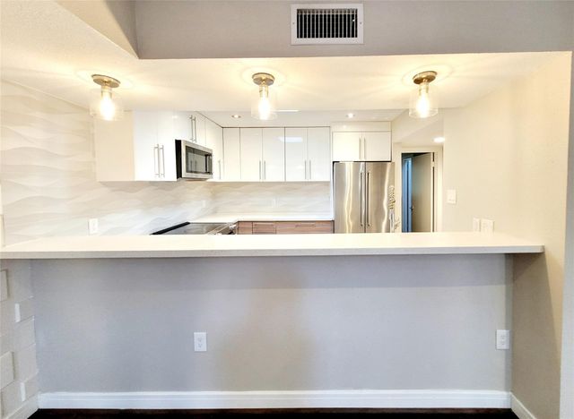 1114 Augusta Drive 19, Houston, TX 77057