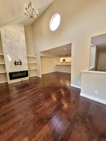 1114 Augusta Drive 19, Houston, TX 77057