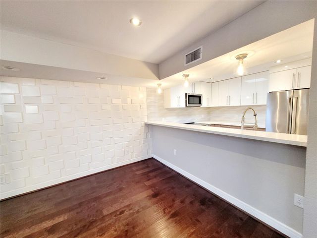 1114 Augusta Drive 19, Houston, TX 77057