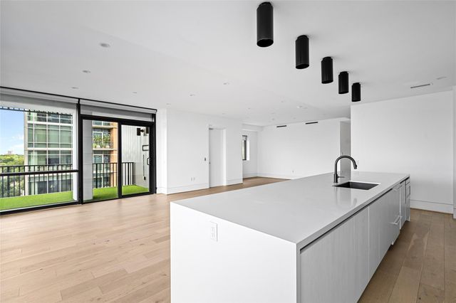 2406 Tangley 300, Houston, TX 77005