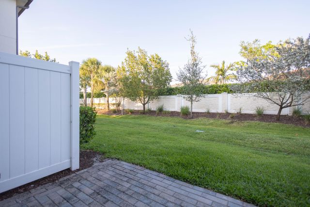 4985 Navali Drive, Lake Worth, FL 33467