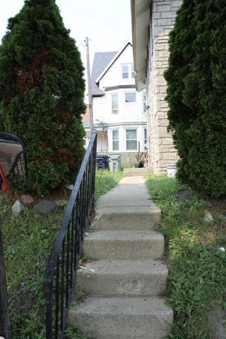 663 S Layton BOULEVARD, Milwaukee, WI 53215