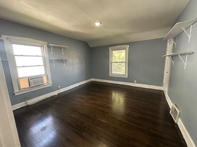 663 S Layton BOULEVARD, Milwaukee, WI 53215