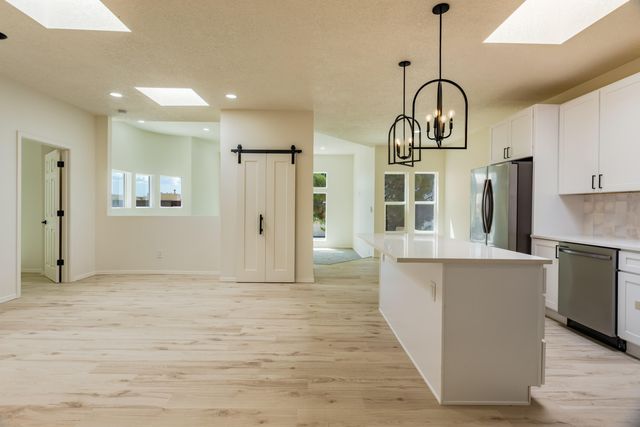 5239 LA COLONIA Drive NW, Albuquerque, NM 87120