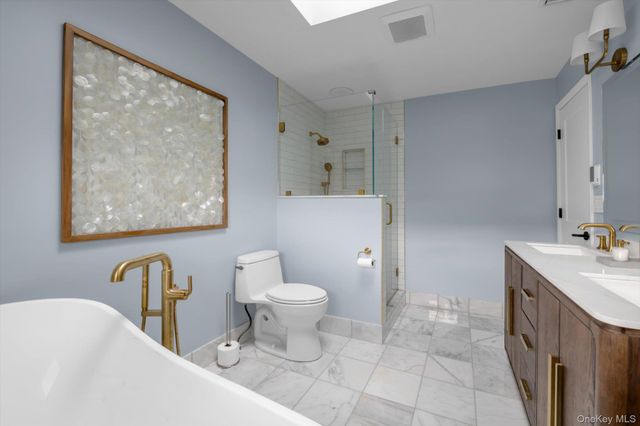 2084 Manfield Avenue, Merrick, NY 11566