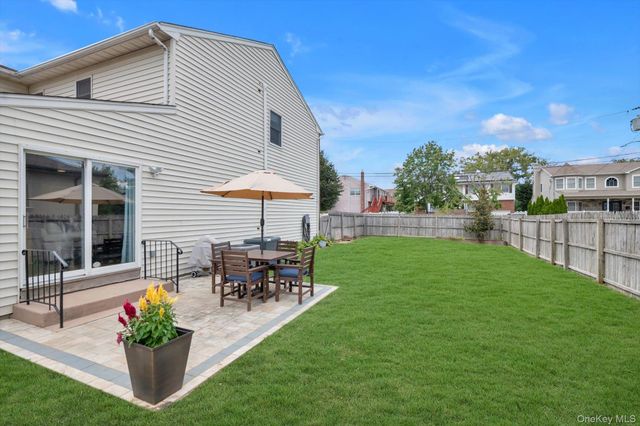 2084 Manfield Avenue, Merrick, NY 11566