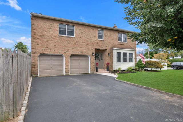 2084 Manfield Avenue, Merrick, NY 11566
