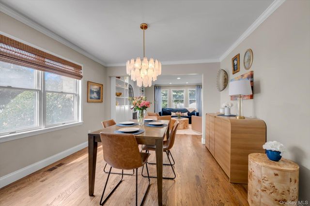 2084 Manfield Avenue, Merrick, NY 11566
